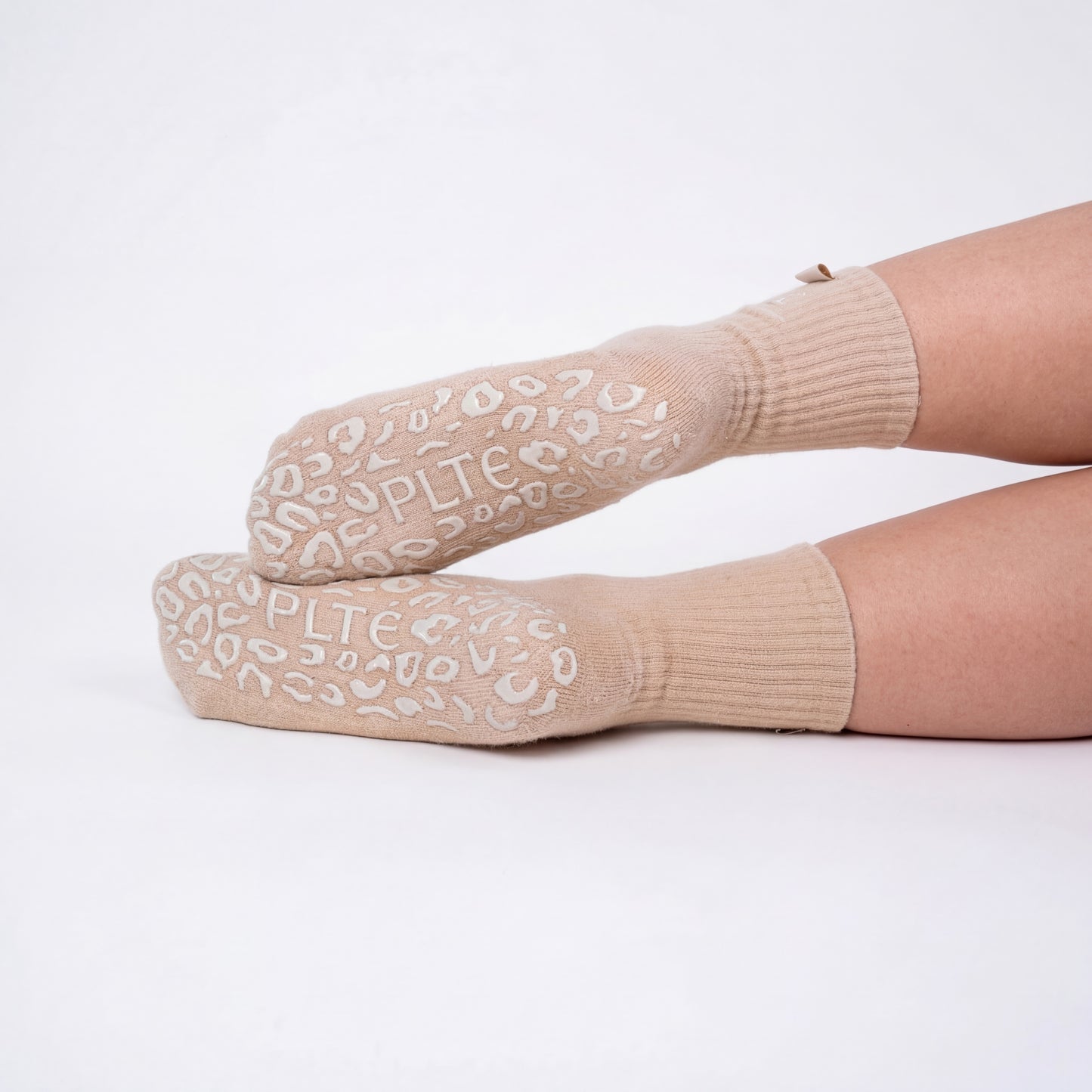 Detail van PLTÉ gripsok in Warm Beige