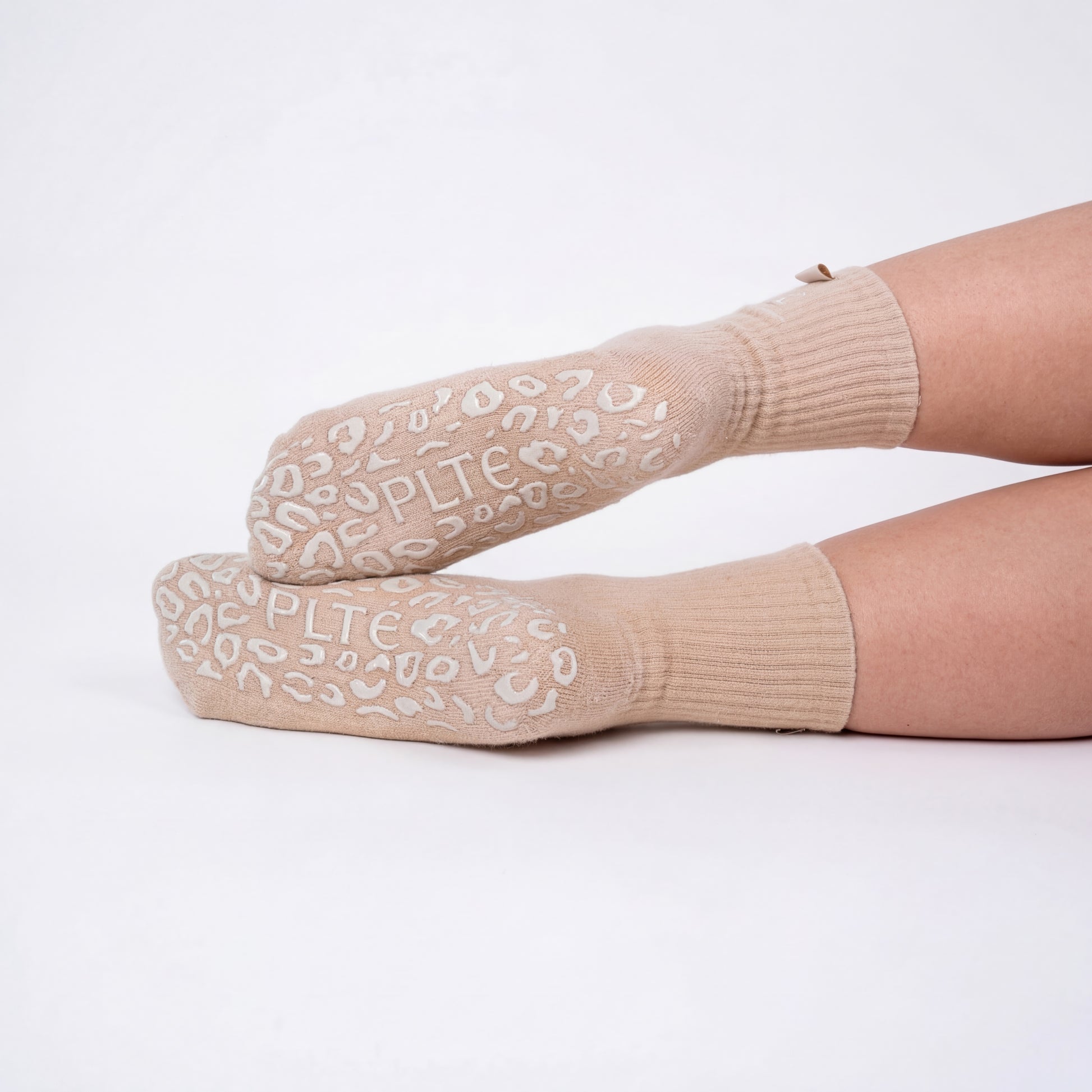 Detail van PLTÉ gripsok in Warm Beige