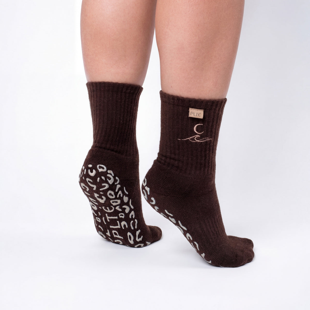 PLTÉ Gripsok in Chocolate Brown — pilates en yoga gripsokken