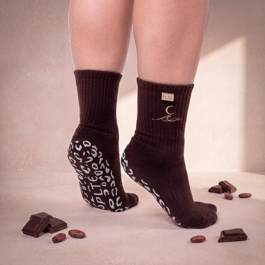 PLTÉ Gripsok in Chocolate Brown — pilates en yoga gripsokken