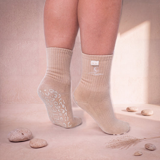 PLTÉ Gripsok in Warm Beige — pilates en yoga gripsokken